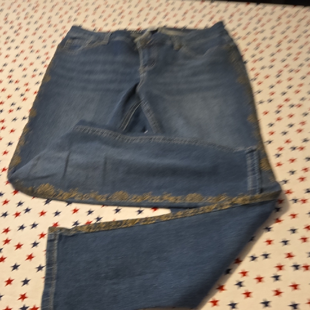 Stylish Blue Skinny Jeans with Gold Accents